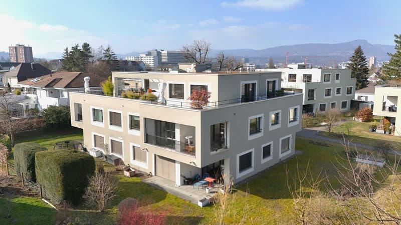 Moderne Wohnung mit grossem Garten an ruhiger Lage