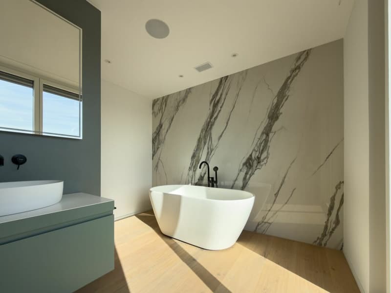 Freistehende Badewanne im Bad