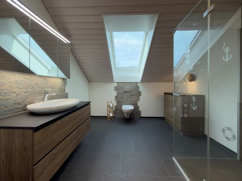 Badezimmer mit Sauna neben Elternschlafzimmer