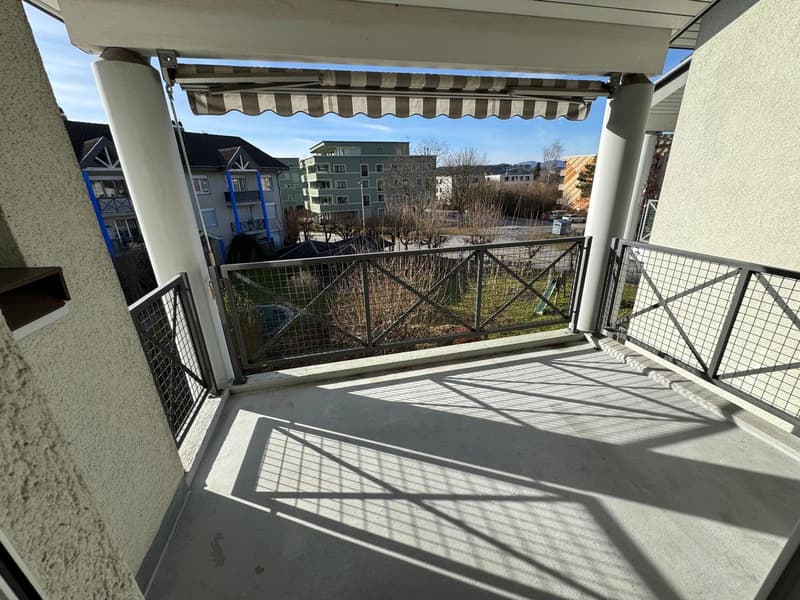 Zu vermieten nach Vereinbarung 4.5 Zi-Wohnung mit 2 Balkone 2 Nasszellen (15)
