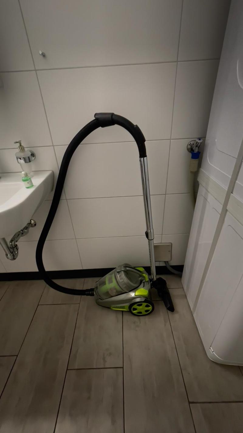 Zu vermieten: Möblierte, Parterre 2.5 Zi-W. eigenem Waschraum, rollstuhlgängig (11)