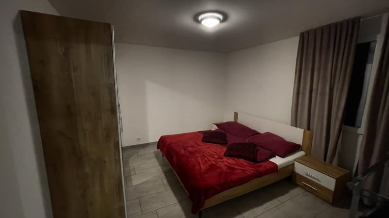Zu vermieten: Möblierte, Parterre 2.5 Zi-W. eigenem Waschraum, rollstuhlgängig (6)