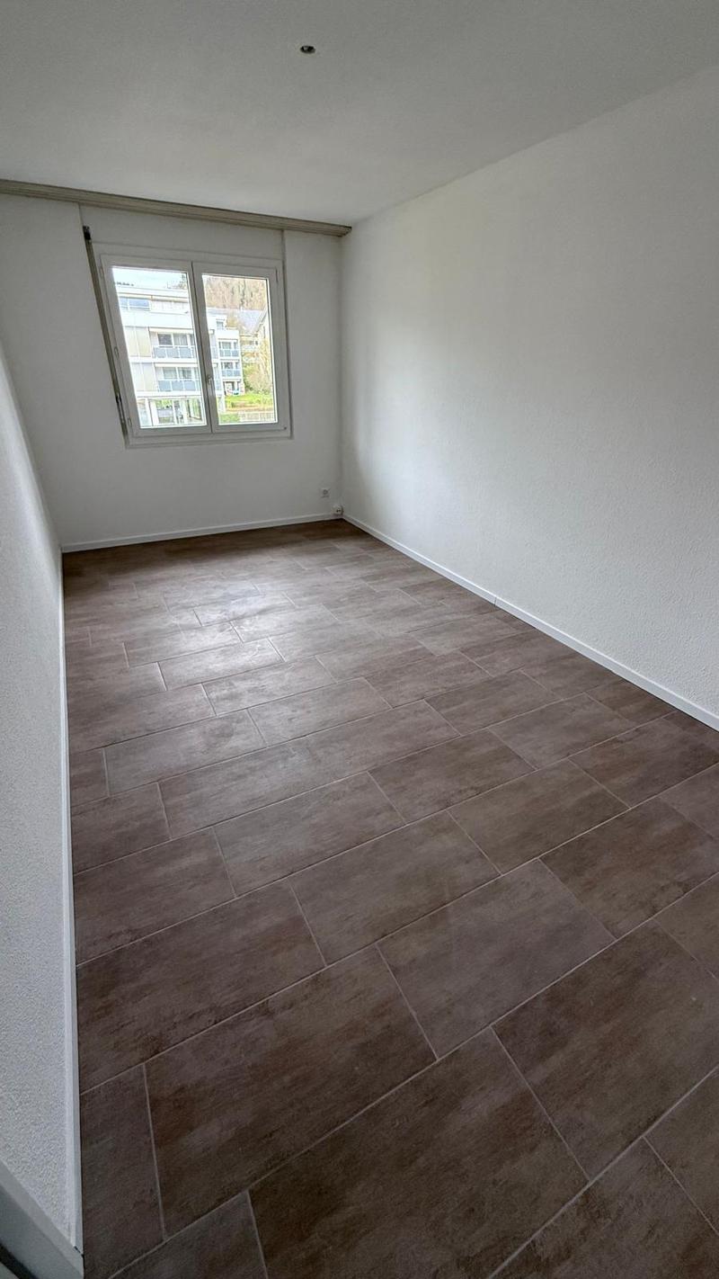 Zu vermieten per sofort oder  nach Vereinbarung  3.5 Zi-Wohnung mit 2 Balkone (24)