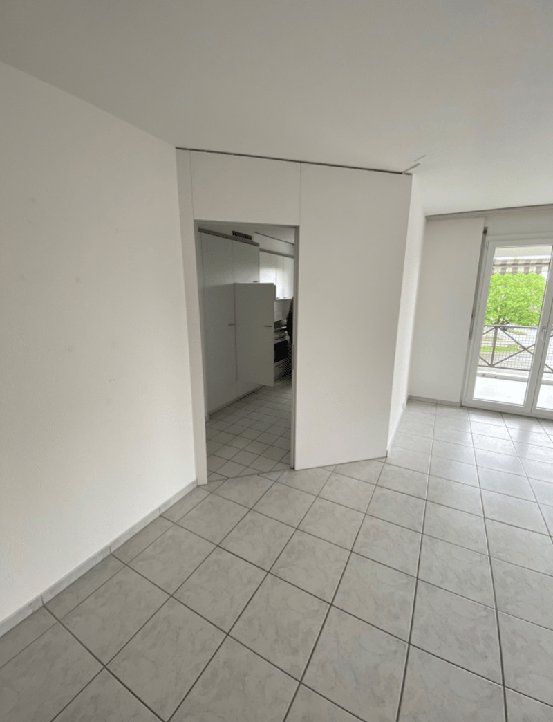 Zu vermieten per sofort oder  nach Vereinbarung  3.5 Zi-Wohnung mit 2 Balkone (16)