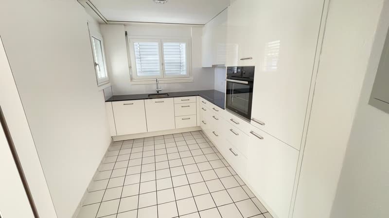Zu vermieten per sofort oder  nach Vereinbarung  3.5 Zi-Wohnung mit 2 Balkone (21)