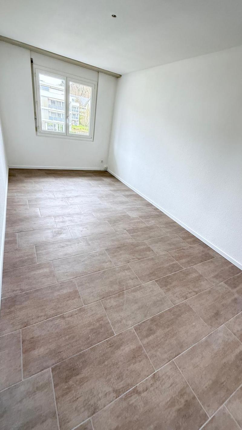 Zu vermieten per sofort oder  nach Vereinbarung  3.5 Zi-Wohnung mit 2 Balkone (25)