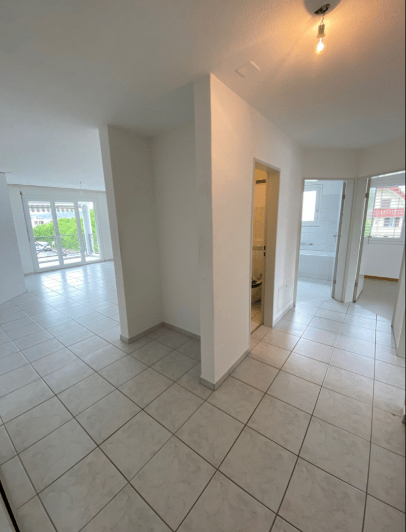 Zu vermieten per sofort oder  nach Vereinbarung  3.5 Zi-Wohnung mit 2 Balkone (22)