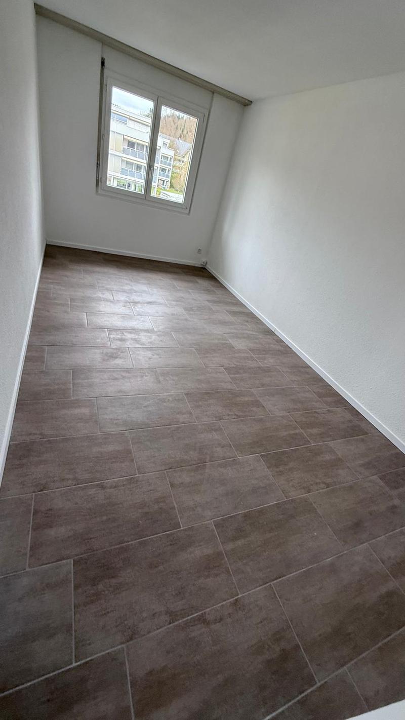 Zu vermieten per sofort oder  nach Vereinbarung  3.5 Zi-Wohnung mit 2 Balkone (23)