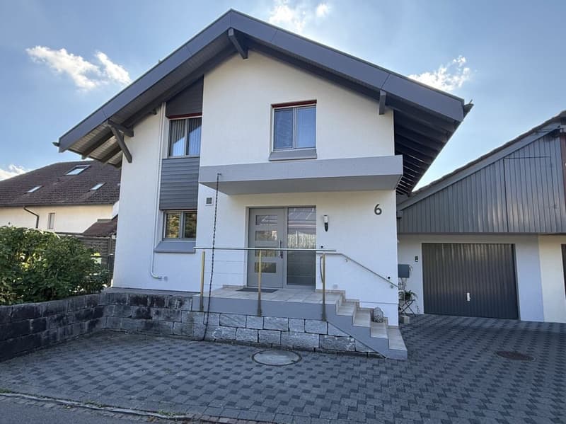 Renoviertes Einfamilienhaus mit einem Wintergarten (4)