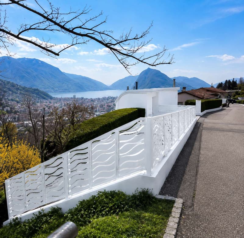 Lugano - Prestigiosa villa con vista lago e raffinati spazi esterni (2)
