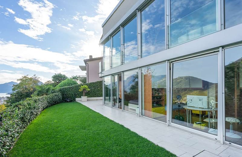 Lugano - Prestigiosa villa con vista lago e raffinati spazi esterni (12)