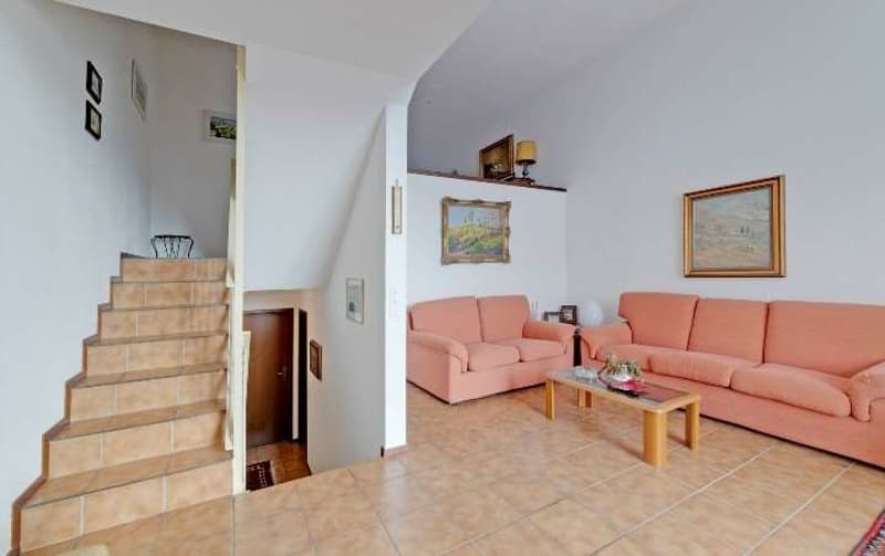 Seseglio (Chiasso) - Villetta a schiera con giardino privato in contes (1)