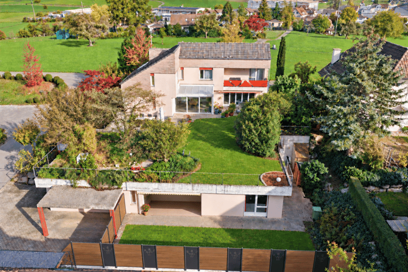 Grosszügiges Zweifamilienhaus - 7 ½ Zimmer und 5 ½ Zimmer (1)