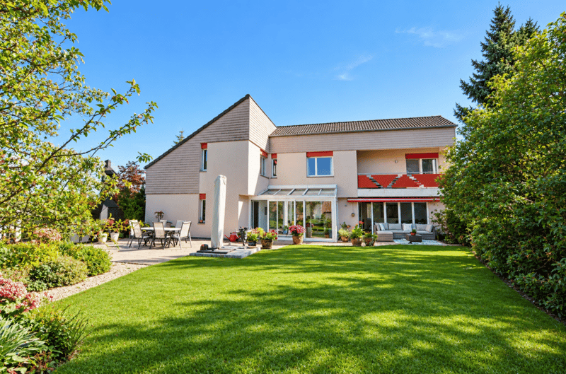 Grosszügiges Zweifamilienhaus - 7 ½ Zimmer und 5 ½ Zimmer (2)