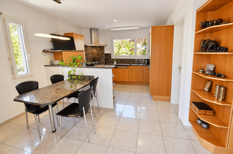 Grosszügiges Zweifamilienhaus - 7 ½ Zimmer und 5 ½ Zimmer (6)