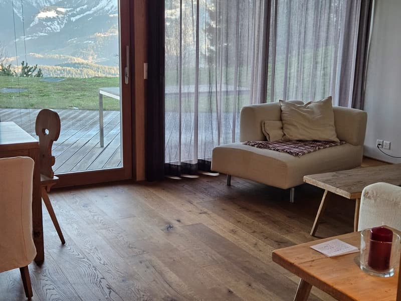 Exklusive 2.5-Zimmer Parterre-Wohnung mit Terrasse in Fidaz/Flims (2)