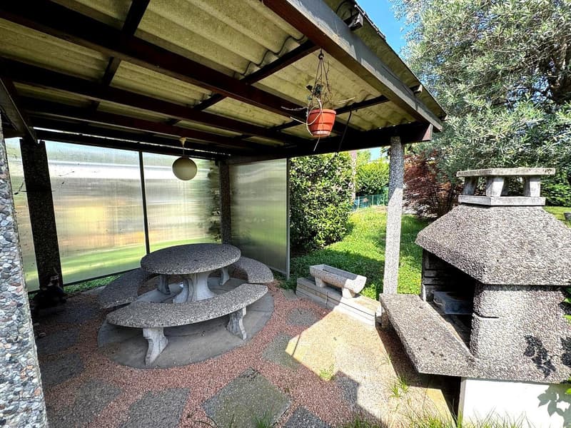 Casa bifamiliare con giardino a Morbio Inferiore (8)