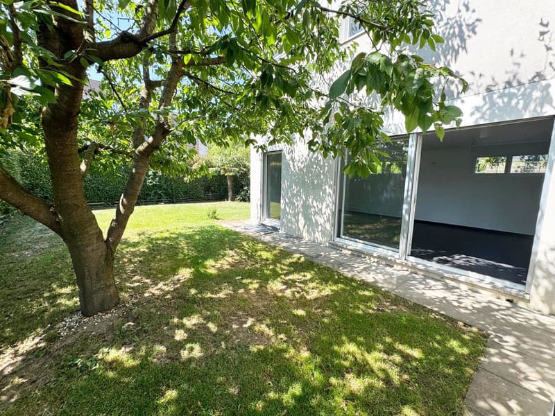 Villetta unifamiliare in vendita a Stabio – 4 locali con balcone e vista verde (1)