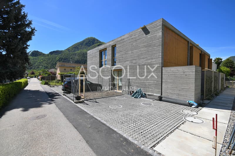 Design e Comfort – Casa d’Angolo Contigua in Zona Residenziale (15)