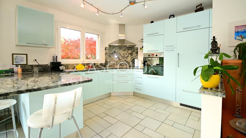 Casa bifamiliare con appartamenti di 3.5 & 4.5 locali indipendenti e grandi locali accessori-/hobby (19)