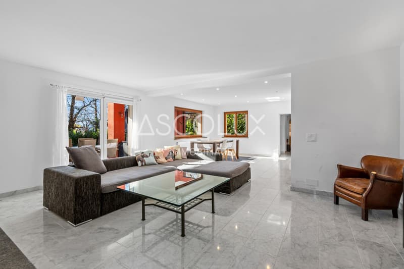 Casa bifamiliare da ristrutturare con giardino (11)