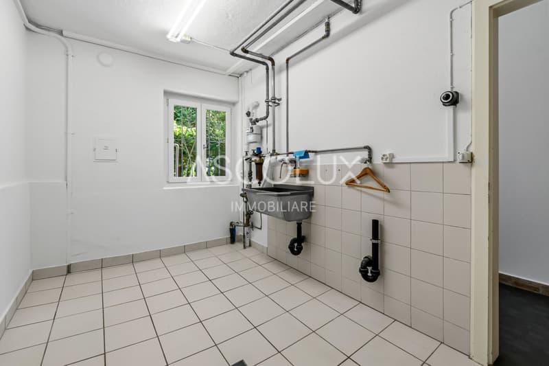 Freistehende 6-Zimmer-Villa mit Garten und Außenbereichen (31)