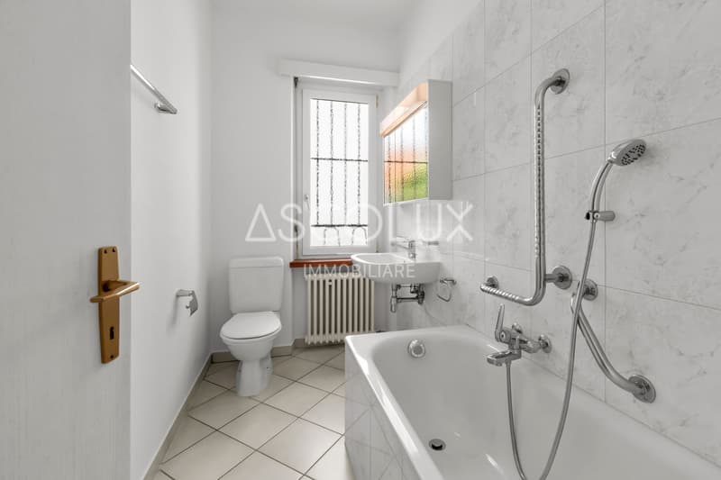 Freistehende 6-Zimmer-Villa mit Garten und Außenbereichen (29)