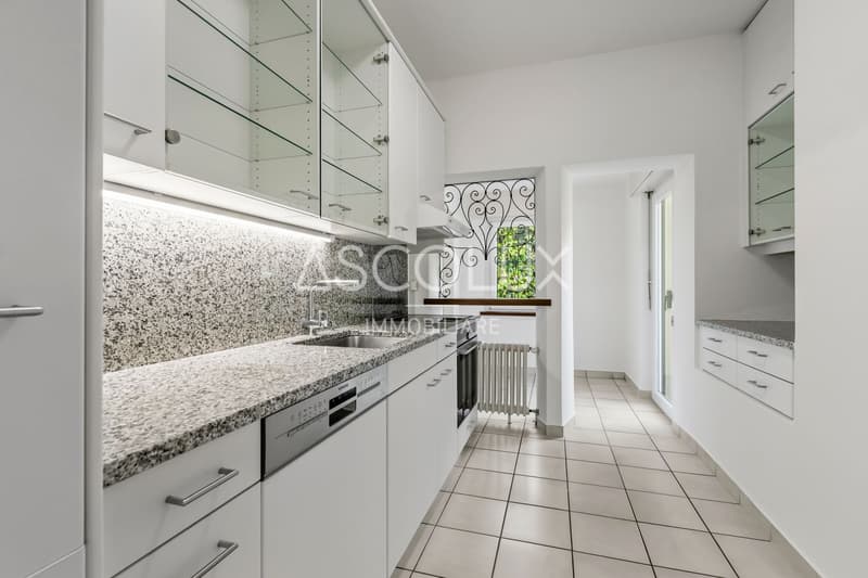 Freistehende 6-Zimmer-Villa mit Garten und Außenbereichen (14)