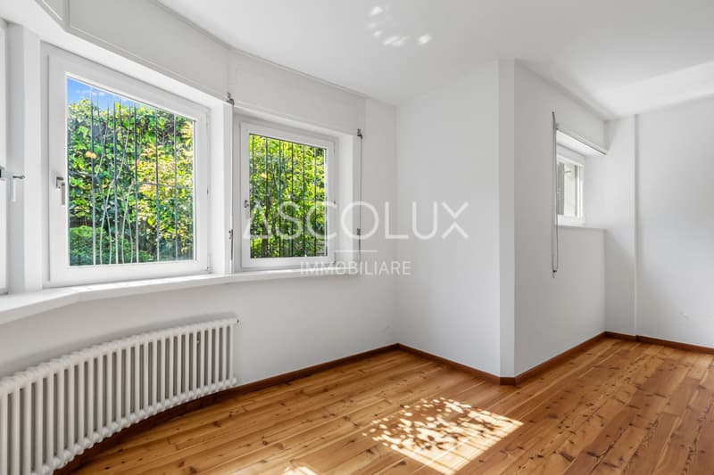 Freistehende 6-Zimmer-Villa mit Garten und Außenbereichen (12)