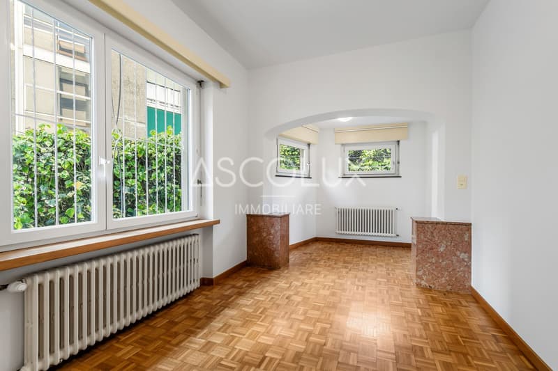 Freistehende 6-Zimmer-Villa mit Garten und Außenbereichen (18)
