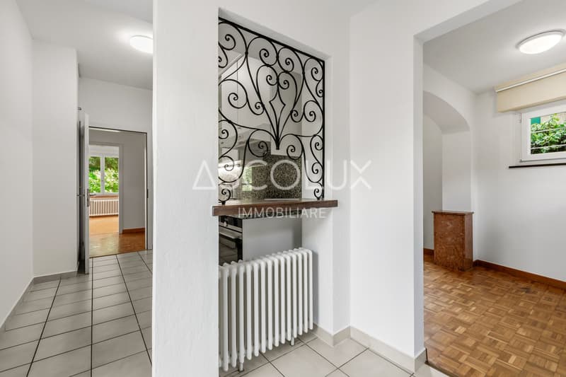 Freistehende 6-Zimmer-Villa mit Garten und Außenbereichen (15)