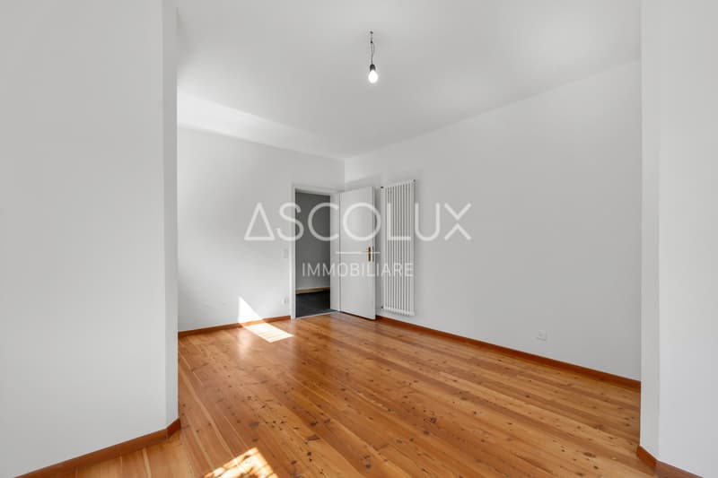 Freistehende 6-Zimmer-Villa mit Garten und Außenbereichen (13)