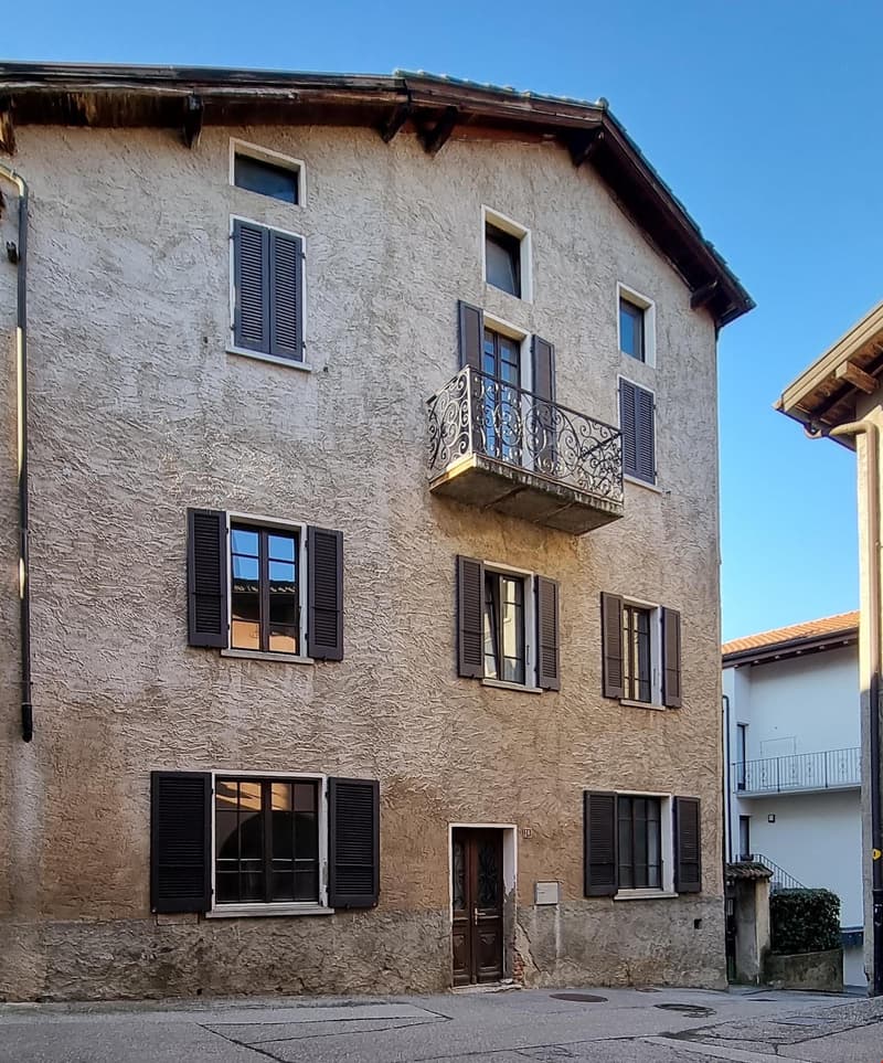 Magnifica casa antica situata nel nucleo di Cassina d''Agno (1)