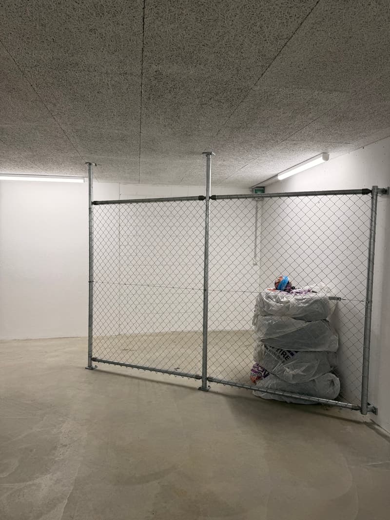 Sicherer Motorrad- oder Rollerparkplatz in moderner Einstellhalle (2)