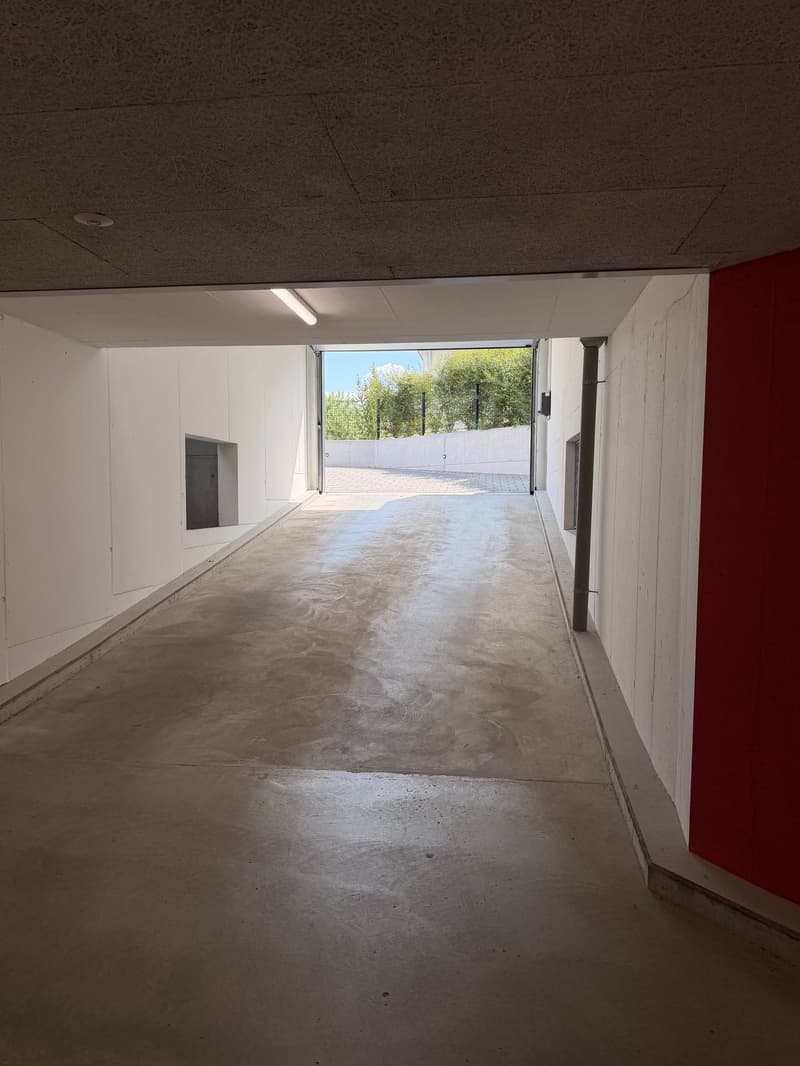 Sicherer Motorrad- oder Rollerparkplatz in moderner Einstellhalle (4)