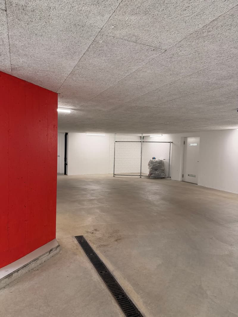 Sicherer Motorrad- oder Rollerparkplatz in moderner Einstellhalle (5)
