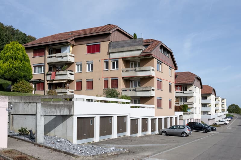 Moderne 7.5-Zimmerwohnung mit Garagenboxen in Kirchberg (1)