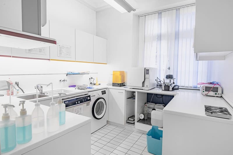 Praxisgeeigneter Gewerberaum an zentraler Lage (9)