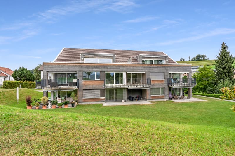 Moderne Wohnung mit grossem Balkon in familienfreundlicher Lage (2)