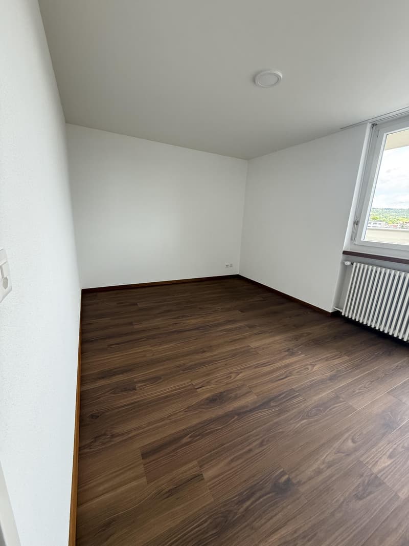 Grosszügige 5.5-Zimmer-Attika-Wohnung im Herzen von Kloten (8)