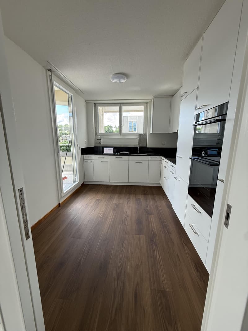 Grosszügige 5.5-Zimmer-Attika-Wohnung im Herzen von Kloten (2)