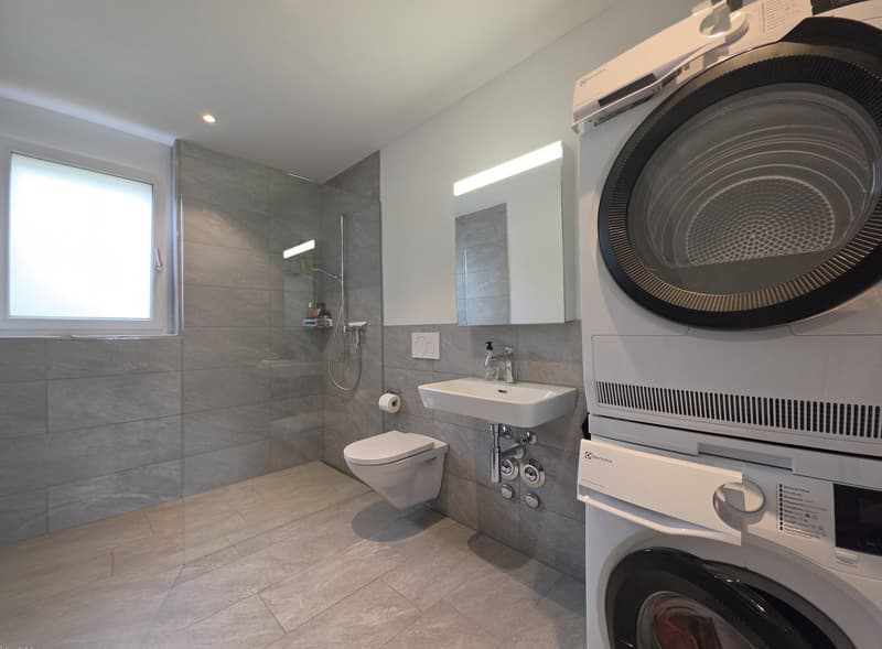 Moderne 2.5-Zimmer-Wohnung mit grossem Balkon in Thayngen! (6)