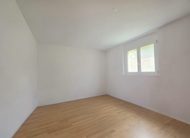 Moderne 2.5-Zimmer-Wohnung mit grossem Balkon in Thayngen! (3)