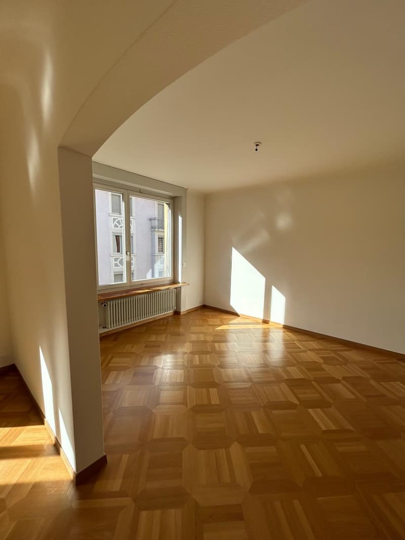 Grosszügige 3-Zimmerwohnung im beliebten Zürcher Seefeld (2)