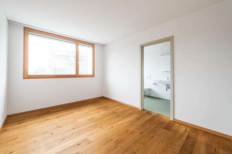 Hochwertige 4.5-Zimmerwohnung mit Terrasse in sonniger Lage (7)