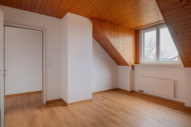 Charmante 2.5-Zimmer-Attika-Wohnung in Brüttisellen zu vermieten (3)