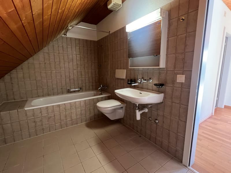 Charmante 2.5-Zimmer-Attika-Wohnung in Brüttisellen zu vermieten (6)