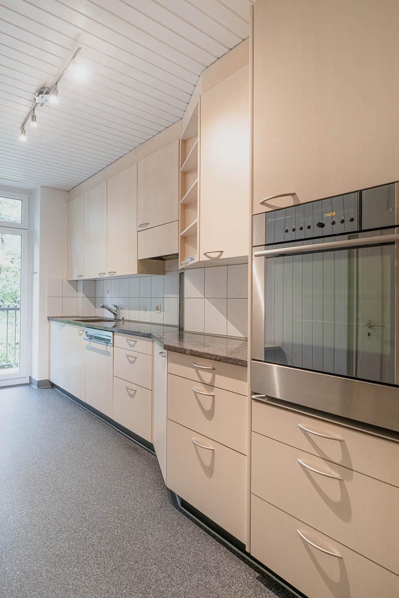 Charmante 3-Zimmer-Wohnung mit Altbauflair an zentraler Lage in Zürich (2)