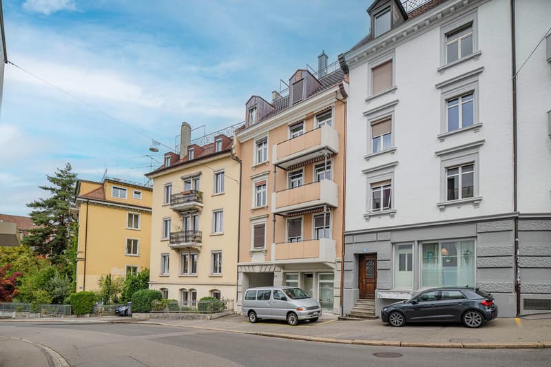 Charmante 3-Zimmer-Wohnung mit Altbauflair an zentraler Lage in Zürich (1)
