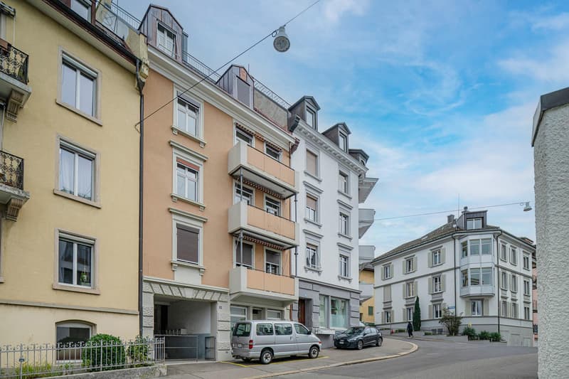Charmante 3-Zimmer-Wohnung mit Altbauflair an zentraler Lage in Zürich (1)